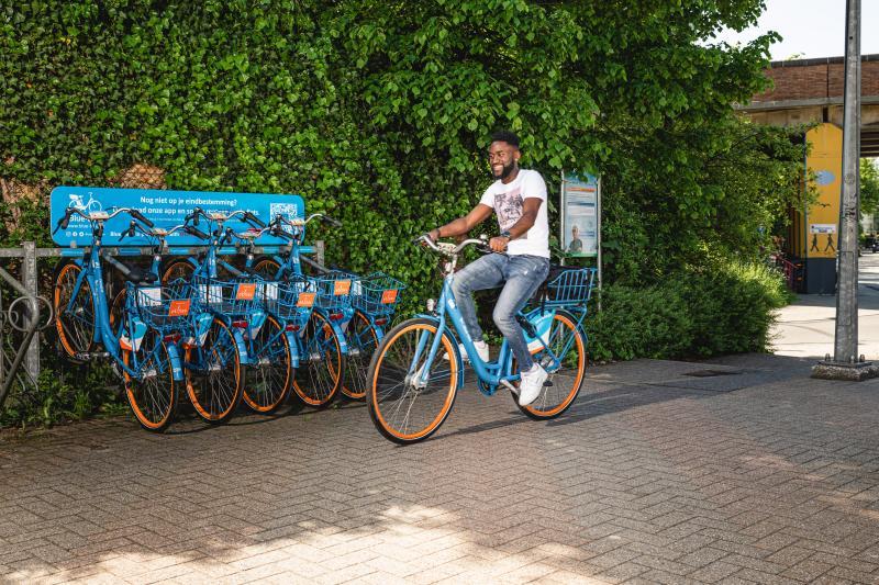 Blue Bike (c) Michiel Devijver